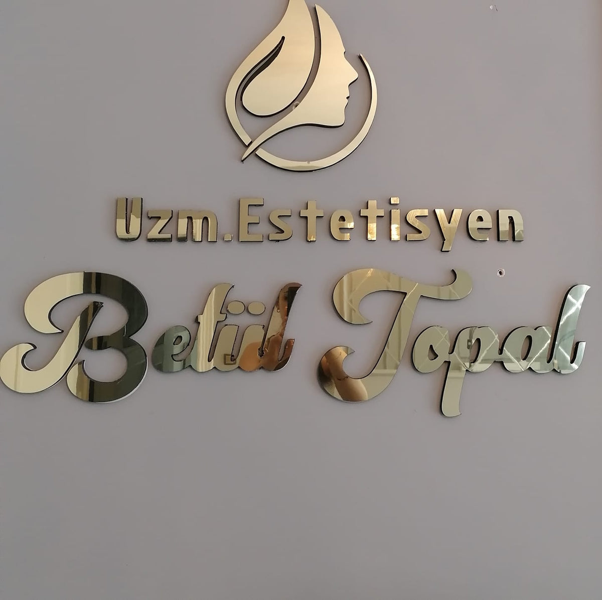 Betül Topal logo
